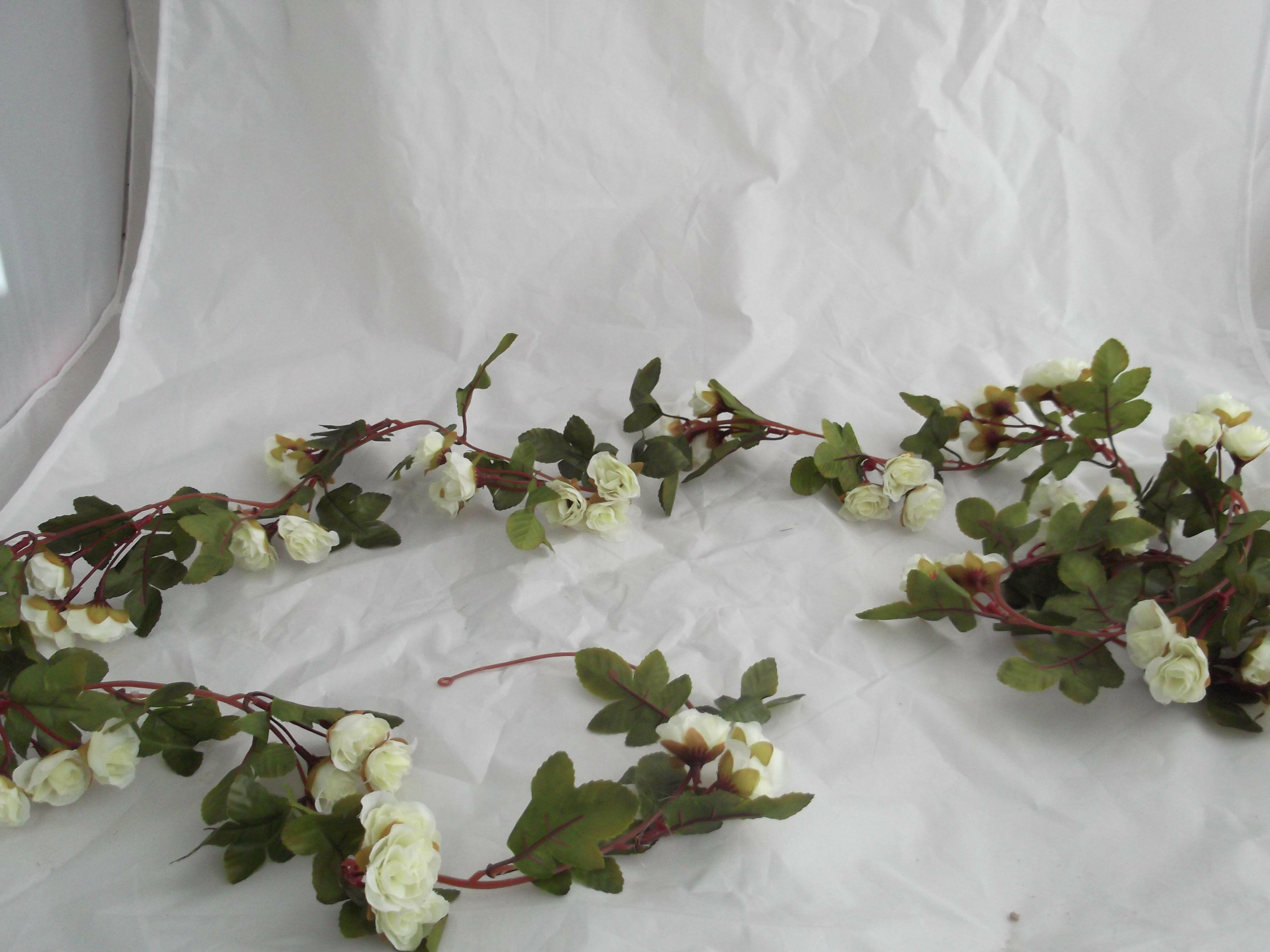 Artificial Silk Rose Bud and Leaf Garland