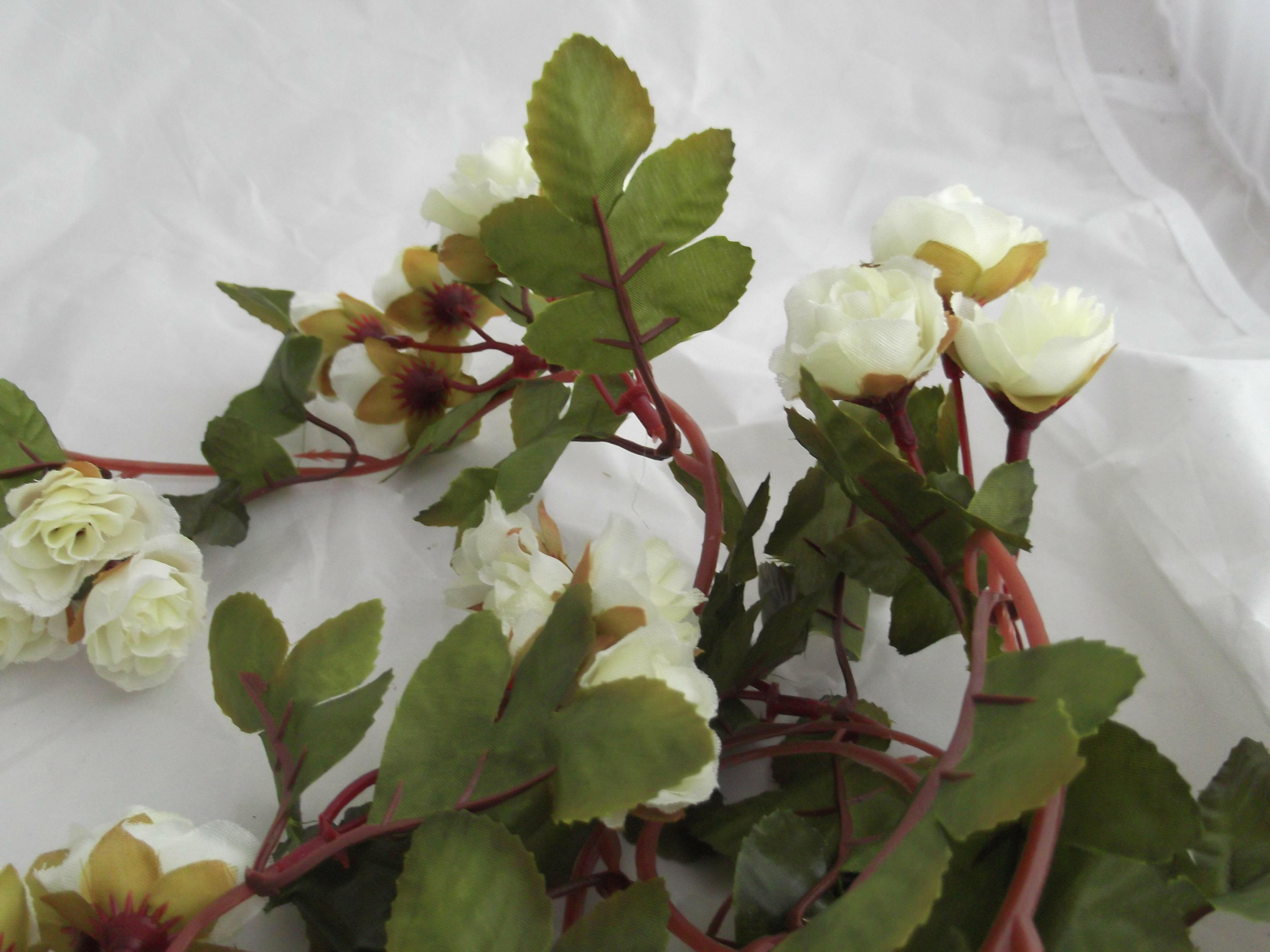 Artificial Silk Rose Bud and Leaf Garland