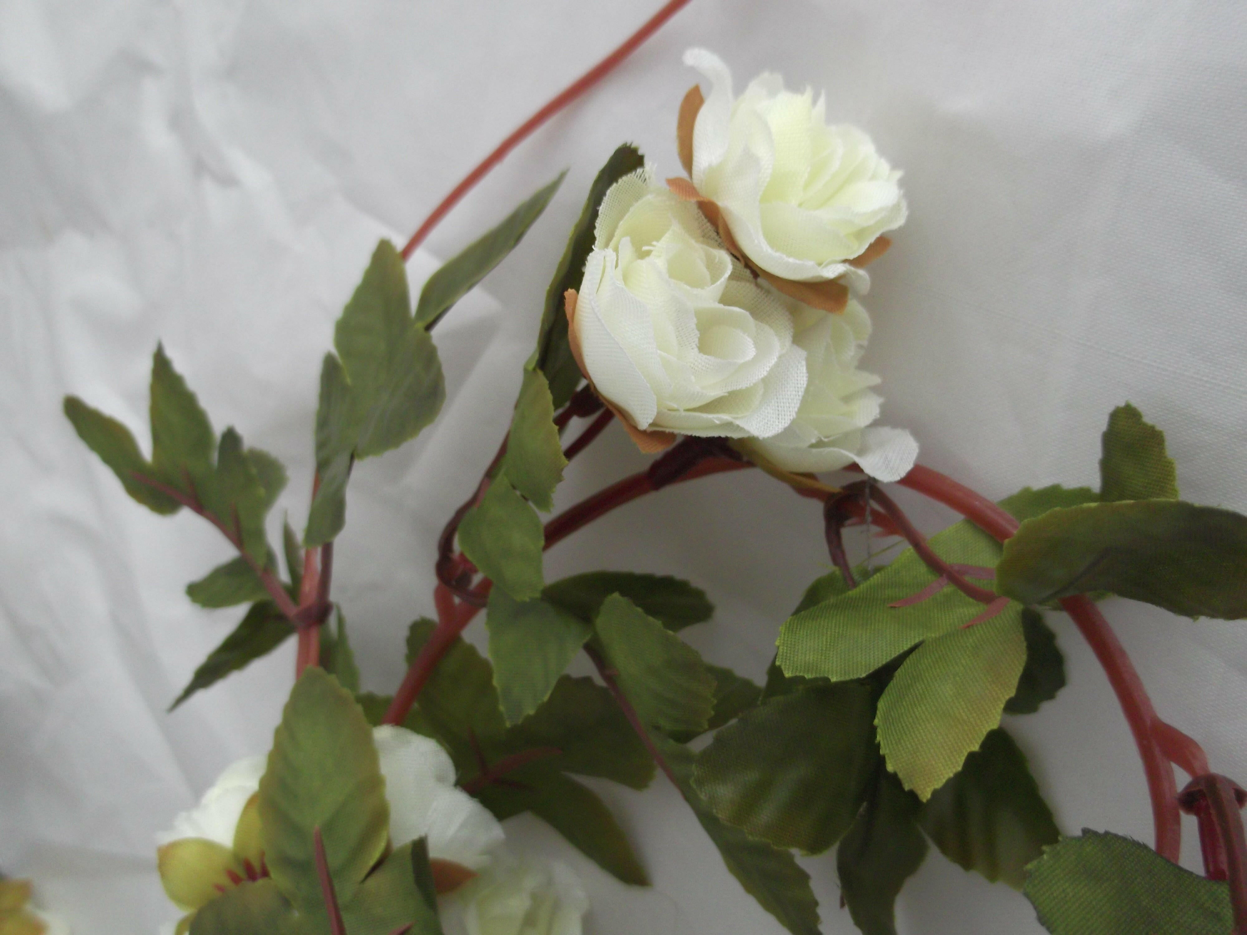 Artificial Silk Rose Bud and Leaf Garland
