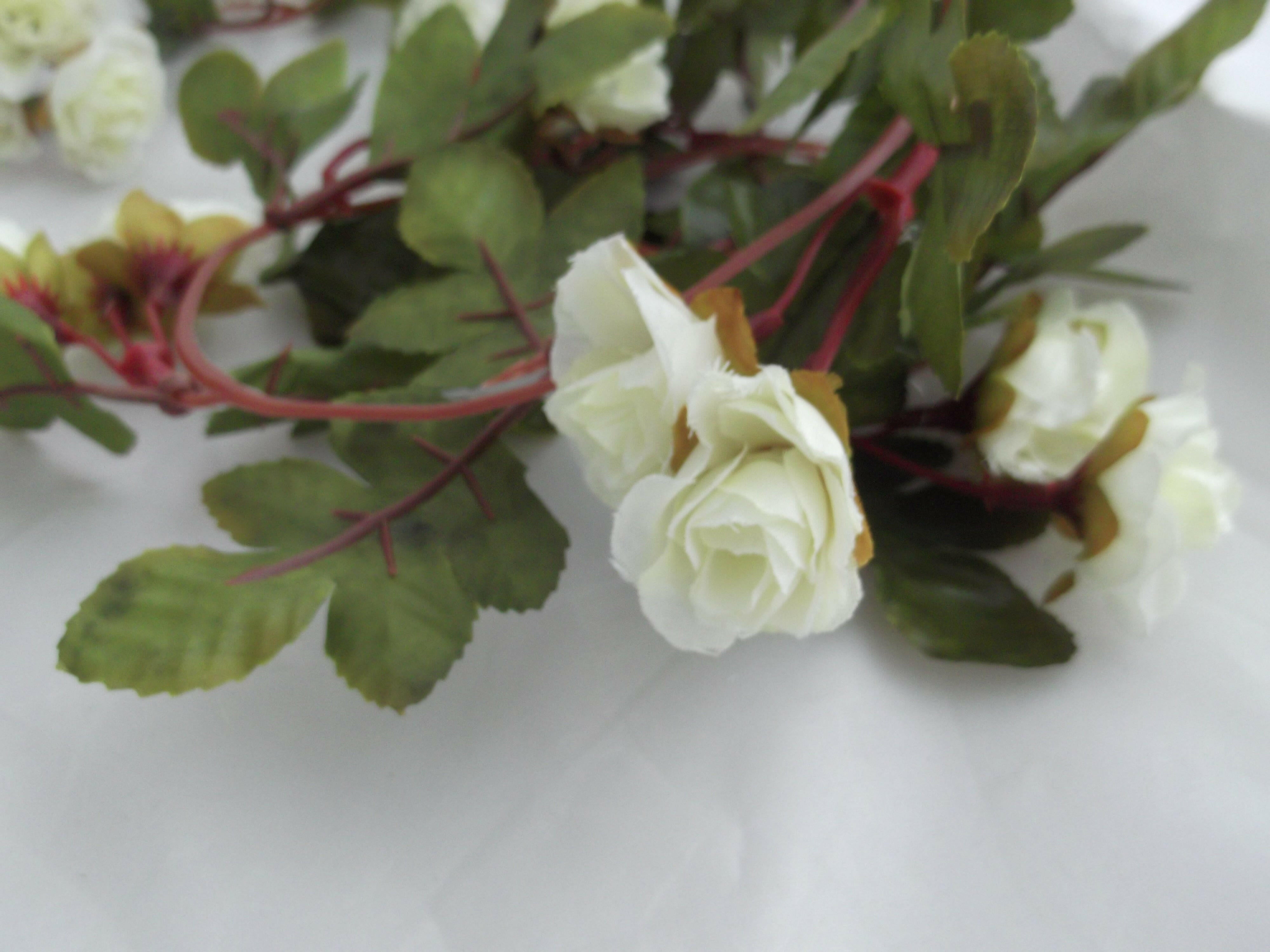 Artificial Silk Rose Bud and Leaf Garland